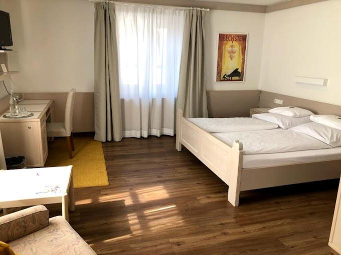 Hotel Und Gasthof Zur Laute Минделхайм Екстериор снимка